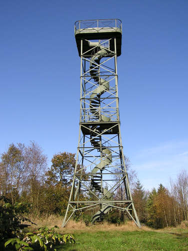 Der Aussichtsturm "Giller", oberhalb von Lützel.